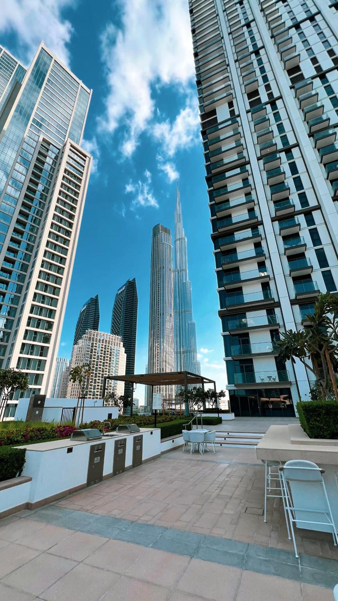 Glorious Burj Khalifa & Fountain Views, 4bdr Apartment Dubai